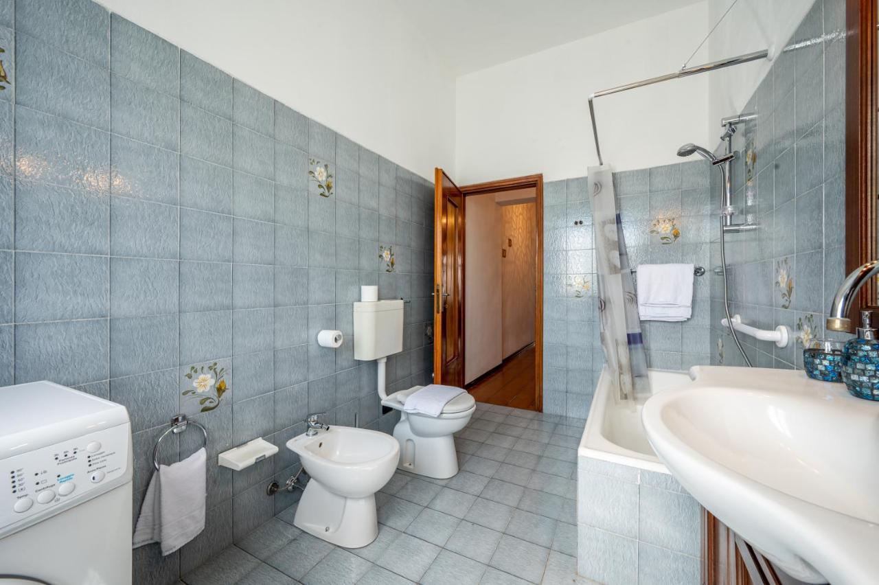 Lake View Apartment With Balcony And Parking - Larihome A25 ジェーラ・ラーリオ エクステリア 写真