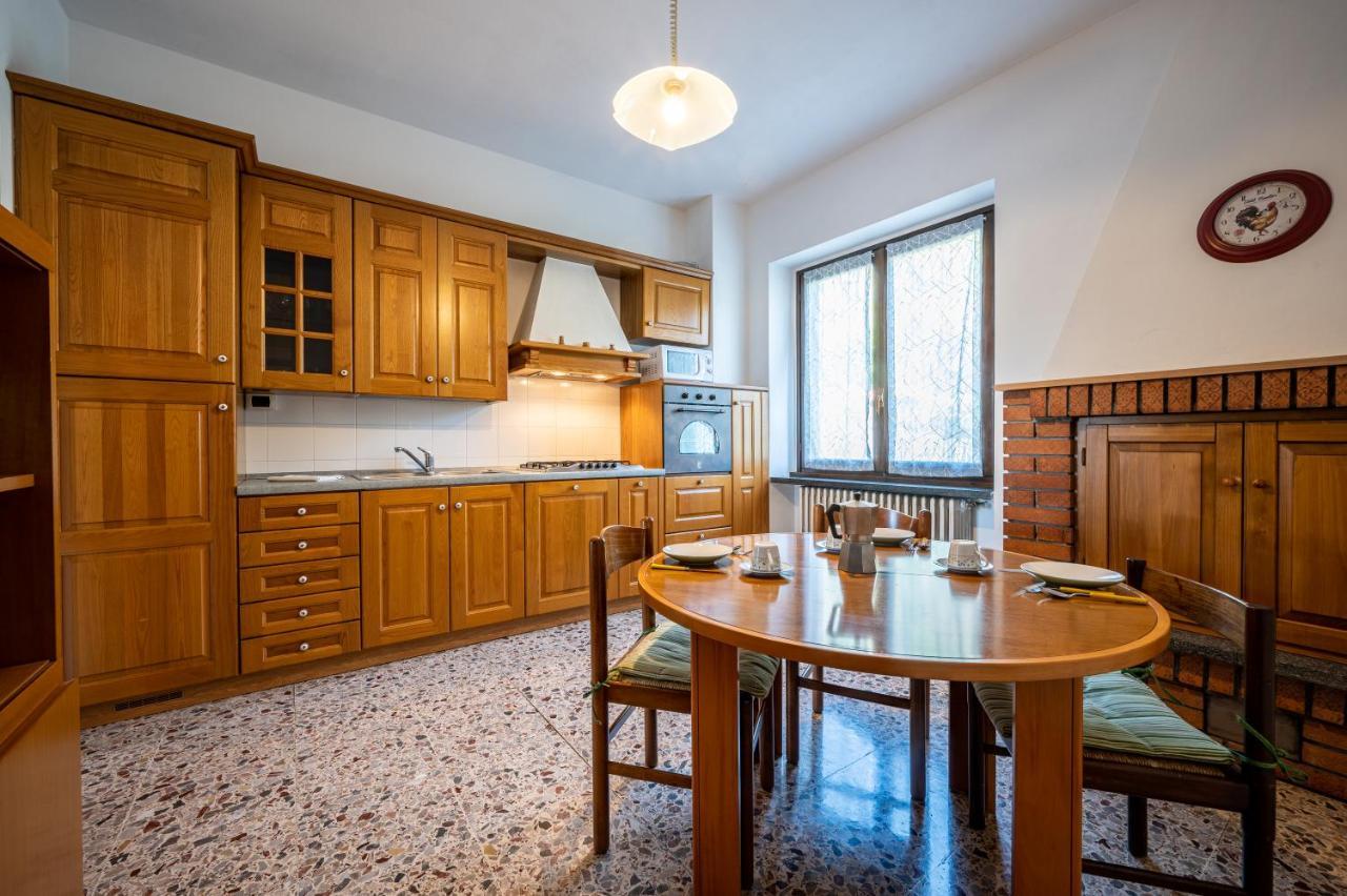 Lake View Apartment With Balcony And Parking - Larihome A25 ジェーラ・ラーリオ エクステリア 写真